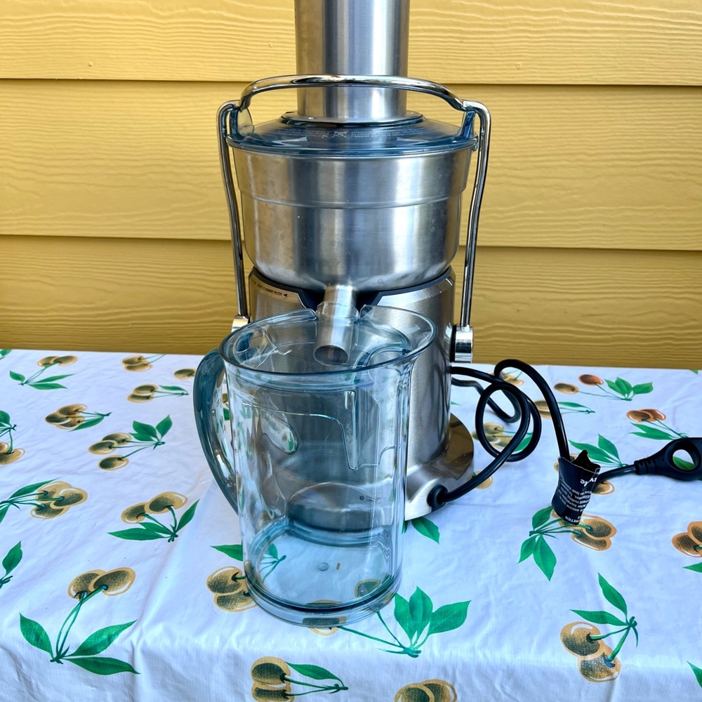 Breville Silver Juicer with Clear Glass Pitcher
